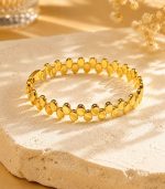 Elegent Goldoval pettern Bracelet - Image 2